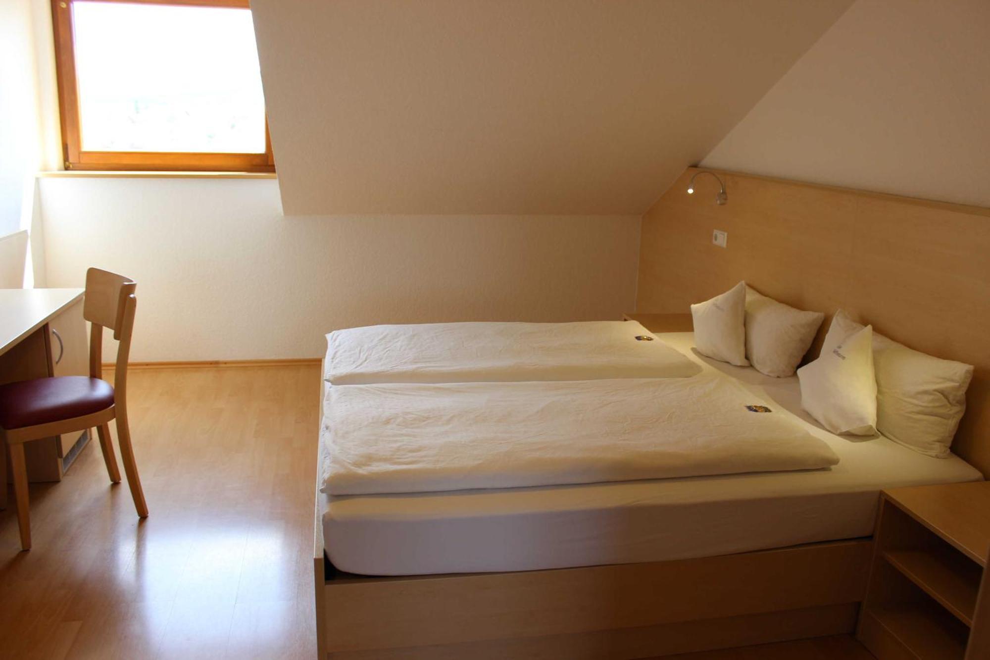 Gaestehaus Zum Wolffenturm Lehrensteinsfeld Rum bild